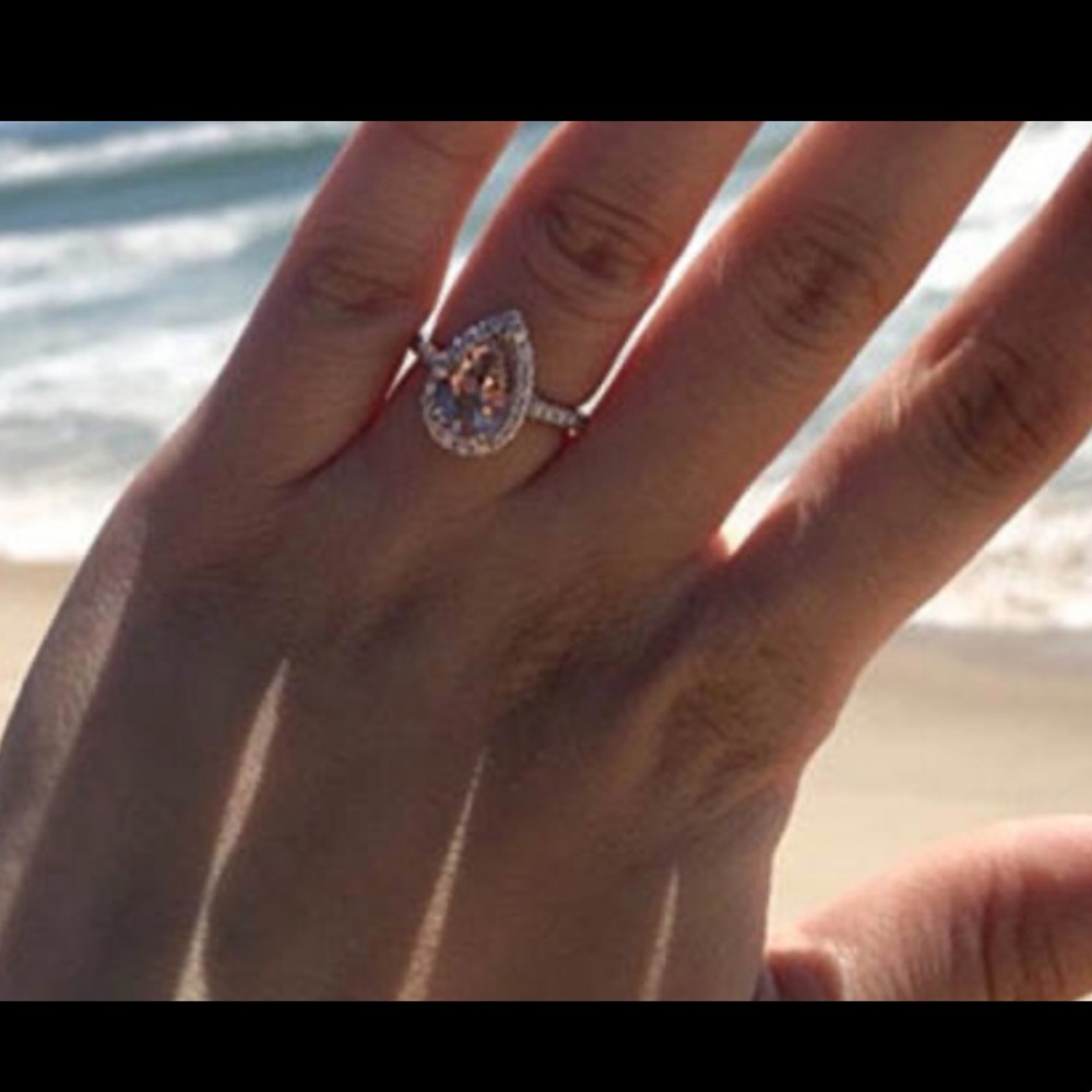 Woman Elegant  Rose/Gold Champagne Crystal Ring - Picture 2 of 3